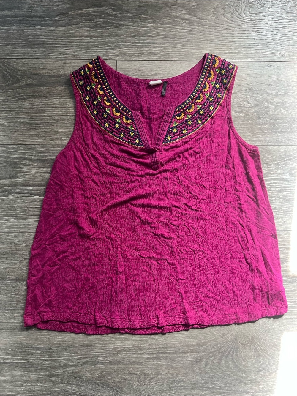 Akemi + Kin Anthropologie Magenta Embroidered Trapeze Summer Sleeveless Blouse M